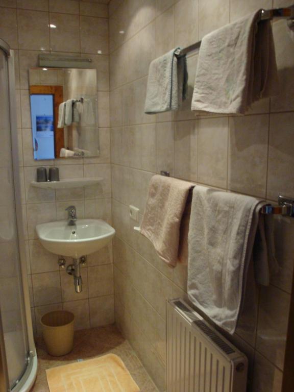 Gastehaus Treichl Hotel Fuegen Room photo